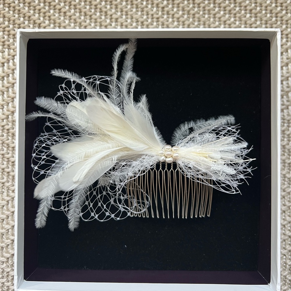 Elegant White Feather Hair Comb
